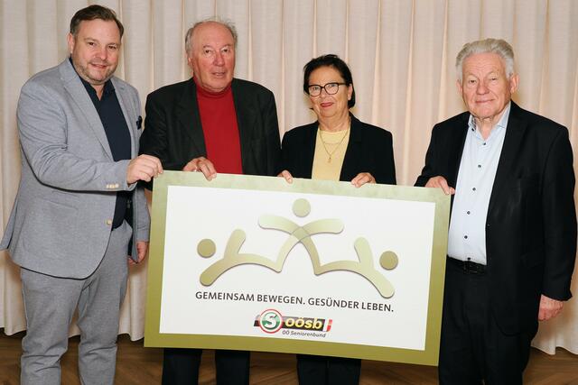 Landesgeschäftsführer Franz Ebner, Bezirksobmann Willi Auzinger, Bezirksobmann Stellvertreterin Marianne Kienast und Landesobmann Josef Pühringer. | Foto: Seniorenbund OÖ