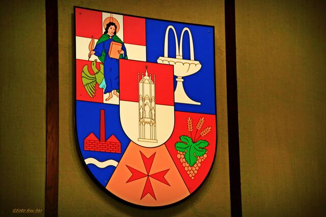 Das Favoritner Bezirkswappen im Amtshaus. | Foto: Heinrich Moser