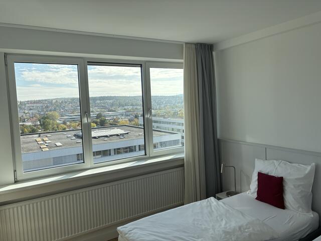 Einen traumhaften Blick über die Bezirkshauptstadt hat man von manchen Zimmern im Stadthotel. | Foto: Alexandra Goll