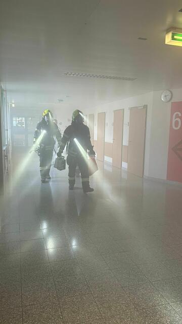 Bei künstlichem Rauch auf Personensuche im Landesklinikum | Foto: FF Waidhofen/Thaya