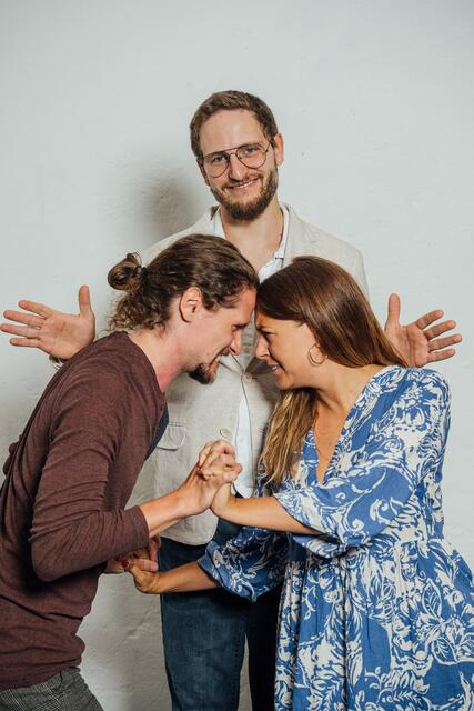 Das Theater Szenario durchleuchtet gnadenlos alle möglichen Formen partnerschaftlicher Höhenflüge und Höllenritte. Prädikat: berührend, überraschend und böse!  | Foto: Theater Szenario Hall