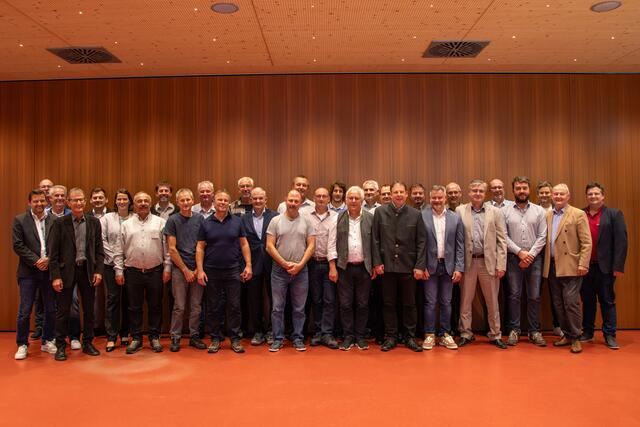 Geballte Kompetenz bei der Firma Empl. Langjährige Mitarbeiter sind das Rückgrat des Unternehmens.  | Foto: Empl