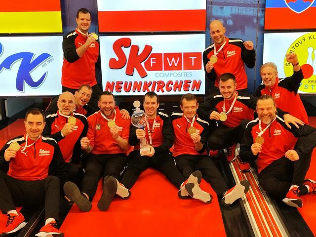 Im siebenten Kegler-Himmel: die Herren des SK FWT Composites Neunkirchen  | Foto: SK FWT Composites Neunkirchen 