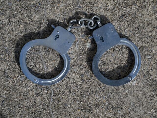 Der Autofahrer wude wegen zahlreicher offener Verwaltungsstrafen festgenommen (Symbolbild). | Foto: Santrucek