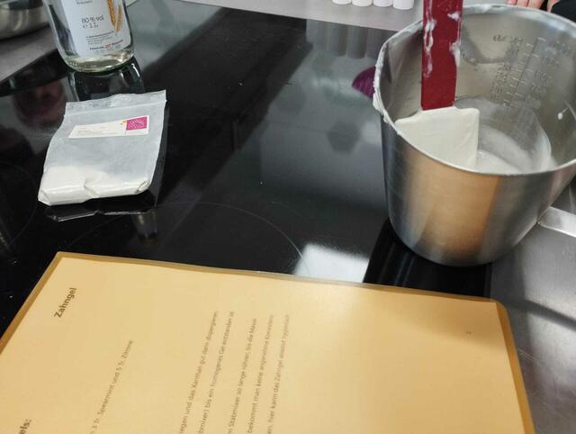 Auch Zahngel wurde heute in der LFS hergestellt. | Foto: Mein Bezirk