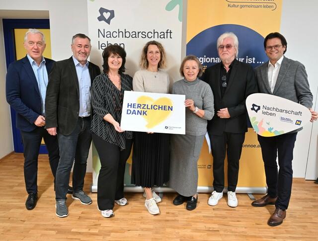 Kultur.Region.Niederösterreich-Geschäftsführer Martin Lammerhuber, Franz Lang (ehemaliger Direktor des österreichischen Bundeskriminalamtes und geschäftsführender Generaldirektor für die öffentliche Sicherheit), Helga Steinacher (Leiterin Akademie der Kultur.Region.Niederösterreich), Rita Aschenbrenner Lang (Coach), Heide Kerschbaumer (ehemalige Schulleiterin der Innovativen Schule VS Emmersdorf), Reinhold Bilgeri (Filmemacher, Autor und Musiker), Bernhard Heinl (Bürgermeister Michelhausen). | Foto: Erich Marschik