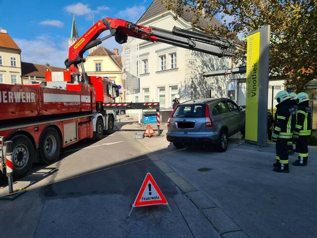 Mit dem Auto in die Vinothek? Keine gute Idee! | Foto: FF Klosterneuburg