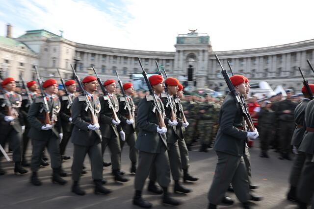 Das österreichische Bundesheer präsentiert sich am 26. Oktober unter anderem am Wiener Heldenplatz. (Archivfoto) | Foto: FLORIAN WIESER / APA / picturedesk.com