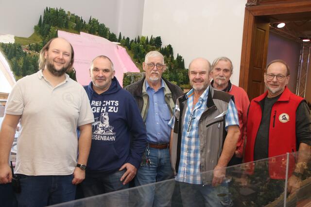 Modellbahn-Team in Schiltern (von links): Andreas Garhofer, Hartwig Bauer, Ossi Gröschel, Werner Müller, Christian Marangoni und Otto Garhofer.