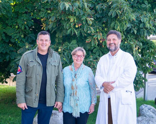 Lungenfacharzt Dr. Christoph Puelacher, Monika Oberdorfer (COPD-Austria) und Marc Pircher (Volksmusiker) | Foto: Reha Innsbruck