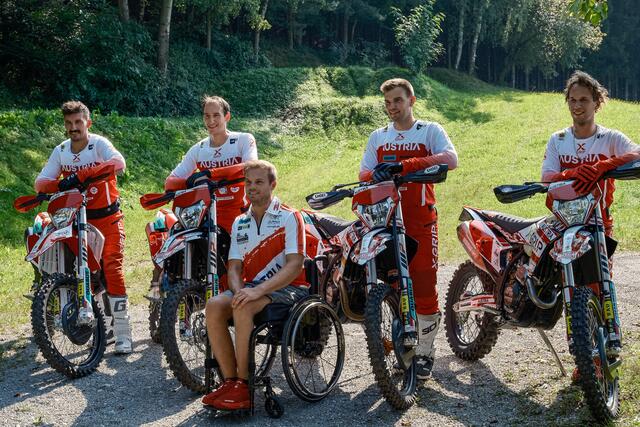 Das starke Offroad-Team mit Lukas Neurauter, Bernhard Schöpf, Teammanger Florian Reichinger, Walter Feichtinger-Mayer und Alex Pölzleitner (von links).  | Foto: MotoPatrol