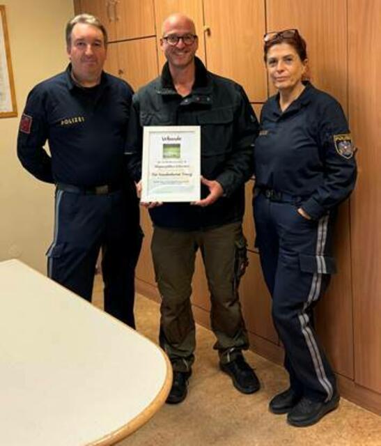 Die Polizeiinspektion Kobersdorf nach einer erfolgreichen Einfangaktion mit der Patenschaft von "Franzi". | Foto: Andreas Nussbaumer