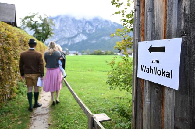 Am Weg zum Wahllokal bei der Landtagswahl am 24. November: Wir geben mit "iVote.at" eine Orientierungshilfe. | Foto: Barbara Gindl/Picturedesk