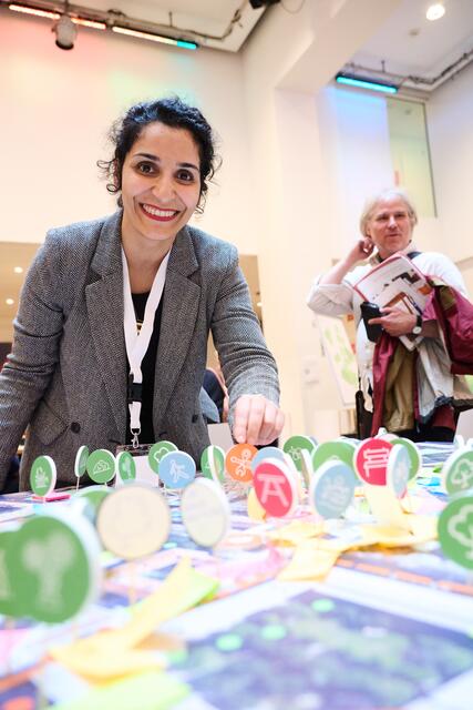 Auch Bezirkschefin Ahmad zeigt sich mit der Befragung zufrieden.  | Foto:  Kurt Prinz