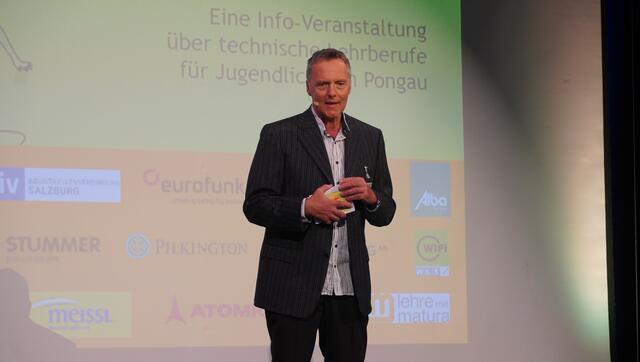 Moderator Christian Stadler führte durch die Veranstaltung | Foto: Johannes Brandner