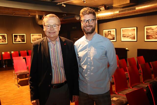 Veranstaltungskoordinator Johannes Eder mit Harald Sowa.