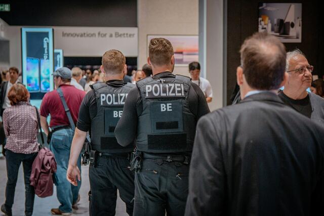 In Kürze soll eine Entscheidung feststehen, ob nach dem Gesuchten aus dem Forensisch-therapeutische Zentrum Mittersteig europaweit gefahndet wird. (Symbolfoto) | Foto: Leon Seibert/Unsplash