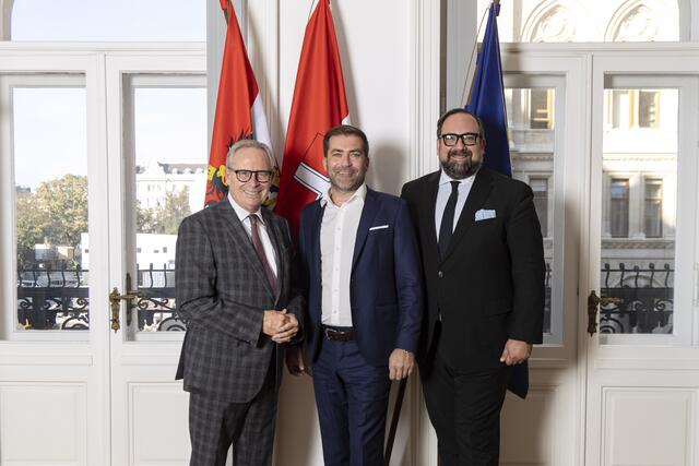ÖVP Wien-Chef Karl Mahrer mit Neo-Kommunikationschef Ralph Waldhauser und Landesgeschäftsführer Peter Sverak. | Foto: Komanek/ÖVP Wien