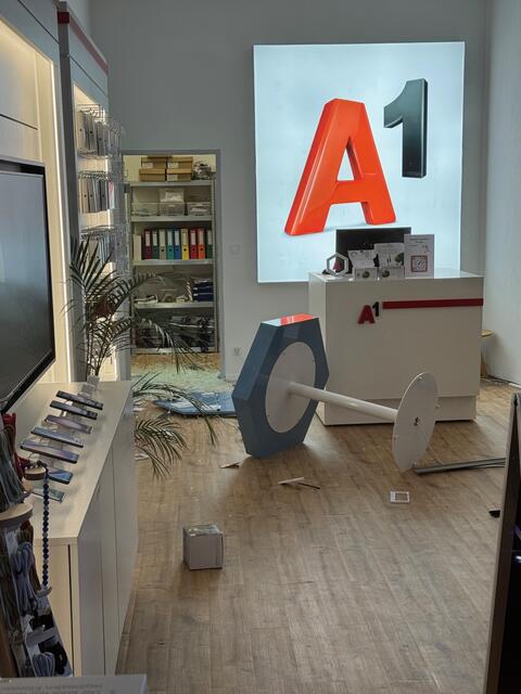 Gleich zweimal in Folge wurde der A1- und Drei-Shop in Mattersburg Opfer von Einbrüchen und zwar an zwei unterschiedlichen Standorten.  | Foto: Manuel Tschurl