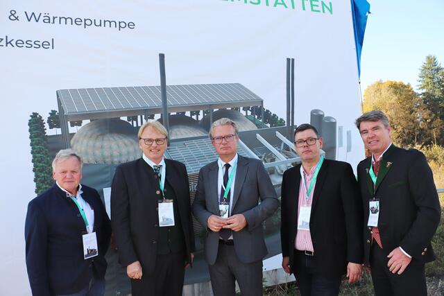 Norbert Wenzel/Wenzel Logistics, Jakob Edler/Bioenergie, LH Christopher Drexler, Wolfgang Waltl/Nahwärme Gleinstätten und Bernhard Karrer/Bioenergie.  | Foto: Edith Ertl