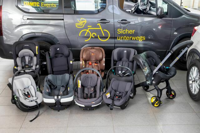 Zweimal pro Jahr testen der Mobilitätsclub und seine Partnerorganisationen aktuelle Kindersitze und Babyschalen. | Foto: ÖAMTC/Huger
