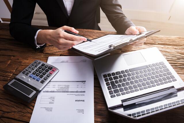 Der Arbeiterkammer fiel sofort die unzulässige Vertragsklausel zur Preiserhöhung und die nicht überprüfbare Rechnung auf. | Foto: AndreyPopov_panthermedia
