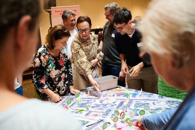 Beim "Ideen Mapping" konnten die Alsergrunderinenn und Alsergrunder ihre Wünsche direkt auf der Karte einzeichnen. | Foto:  Kurt Prinz