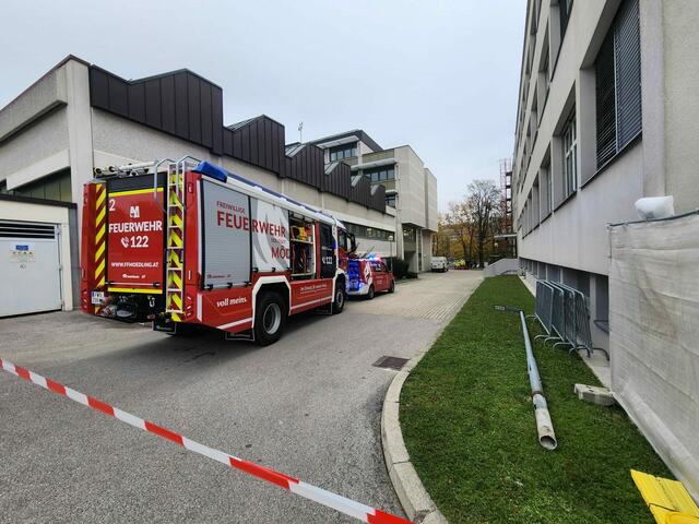 Eingetrocknete Pikrinsäure sorgte für Großeinsatz in der HTL Mödling. | Foto: ffmoedling.at