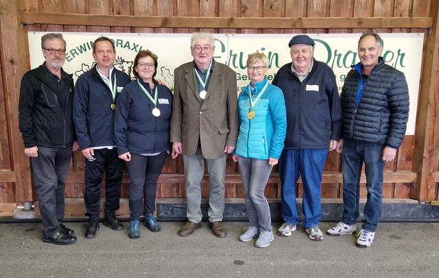 1. Platz: Mannschaft zwei mit fünf Punkten mit Gerlinde Fließer, Klaus Lechner, Ferdinand Klampfl und Justine Rothschedl