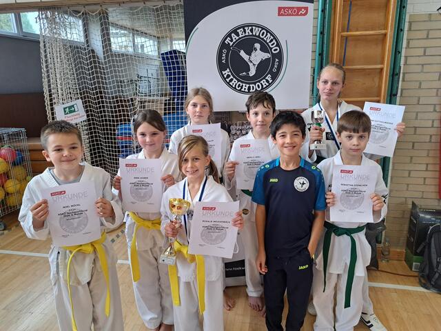 Unser Poomseteam:
Noel, Anna, Rosalie, Sebastian H., Sebastian St., Elina, Angelo und Emma | Foto: Susanne van der Heijden