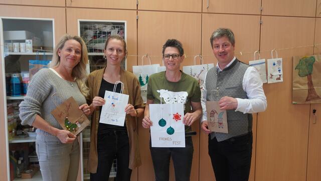 von links: Gerlinde Bonaccorso (Arbeitskreisleiterin Gesunde Gemeinde), Julia Steiner (Gesundheitsreferentin AVOS Salzburg), Andrea Murauer und Josef Hofer (Bürgermeister Filzmoos). | Foto: Johannes Brandner