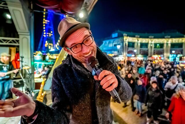 Jede Menge Livemusik auf dem Wintermarkt.  | Foto: Julius Silver