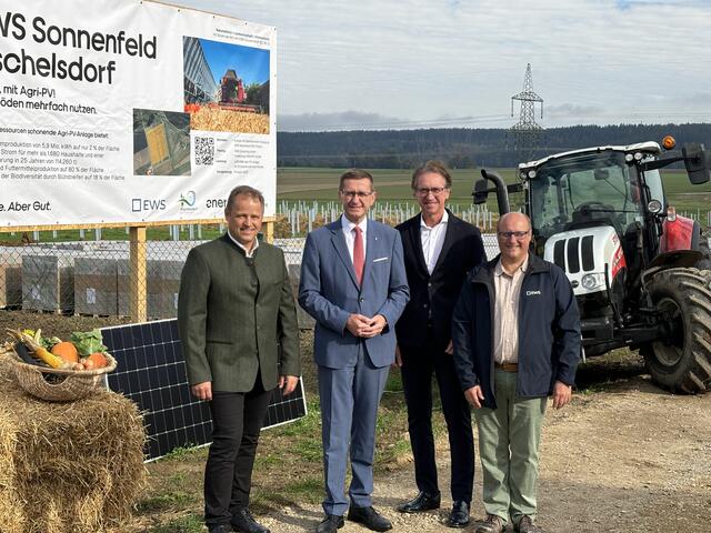 Bürgermeister Gerhard Höflmaier, Landesrat Markus Achleitner, Energie AG-Chef Leonhard Schitter, EWS-Gesellschafter Gerhard Steindl. | Foto: MeinBezirk