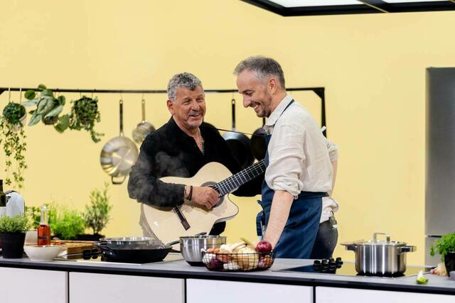 Semino Rossi singt live bei Jan Böhmermann.  | Foto: ZDF/Lennart Speer