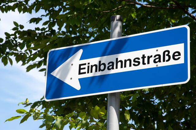 Geänderte Verkehrsführung beim Braunauer Friedhof in der Zeit um Allerheiligen. | Foto: stadtratte/Panthermedia