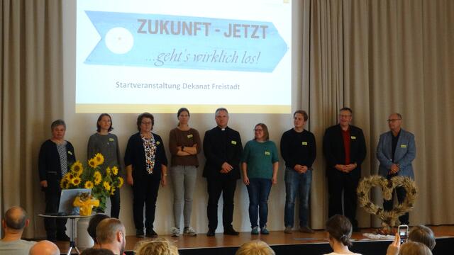  Das Kernteam, das den zweijährigen Prozess leitet, stellte sich bei der Auftaktveranstaltung in Neumarkt vor. | Foto: Diözese Linz