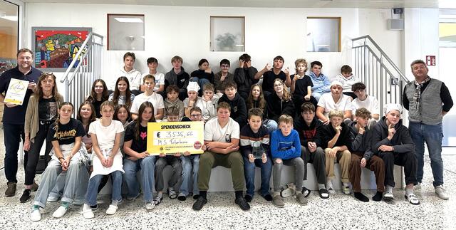Straßensammlung 2024: Spende der Mittelschule Fieberbrunn für die Krebshilfe überreicht. | Foto: MS Fieberbrunn