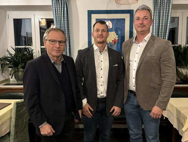 Bezirksparteiobmann Wolfgang Klinger, Ortsparteiobmann Mark Paulusberger, Obmann-Stv. Fraktionsobmann Gregor Binder | Foto: FPÖ Bad Schallerbach