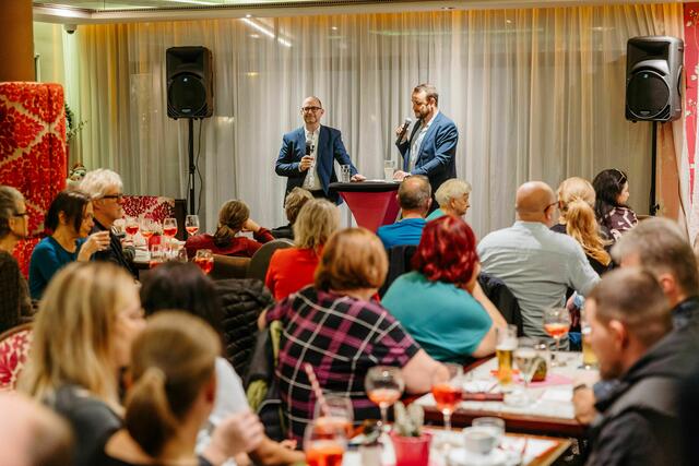 Die Auftaktveranstaltung der "Didi stellt sich vor"-Tour fand im Lokal Sky Garden in Urfahr statt. Rund 200 Menschen nahmen teil. | Foto: MecGreenie 