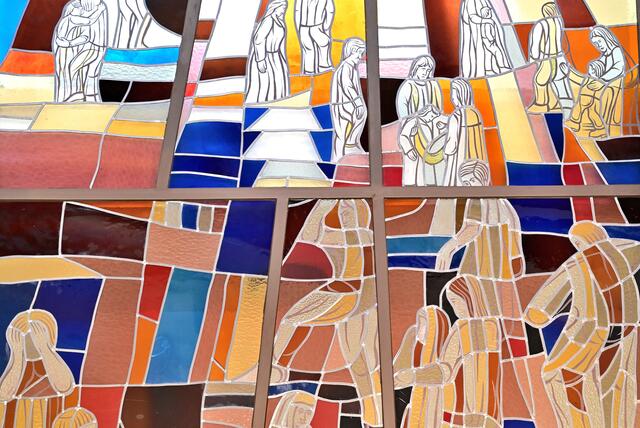 Darstellung verschiedenartiger Menschen auf dem Weg zum Licht | Foto: Hans-Peter Kriener