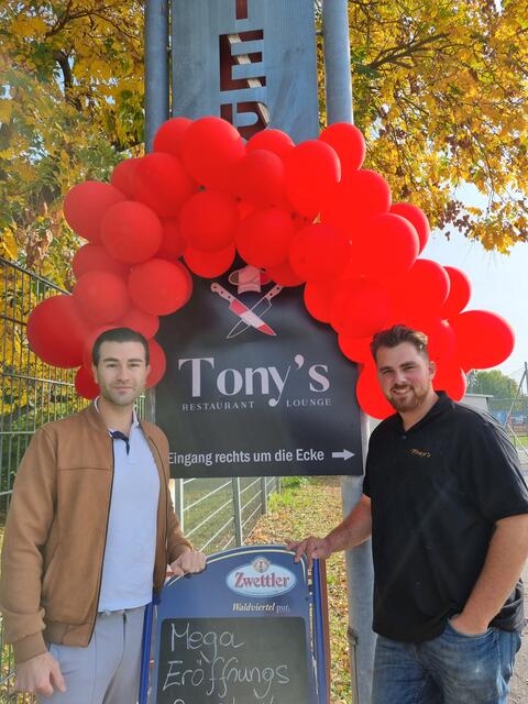  v.li.: Gemeinderat Mert Özsecgin BA, Restaurantpächter "Tony" Tunahan Çelik | Foto: SPÖ Krems