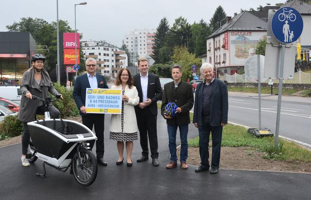 Der Radweg beim Kreisverkehr in Pressbaum wurde fertiggestellt. | Foto: Stadtgemeinde Pressbaum