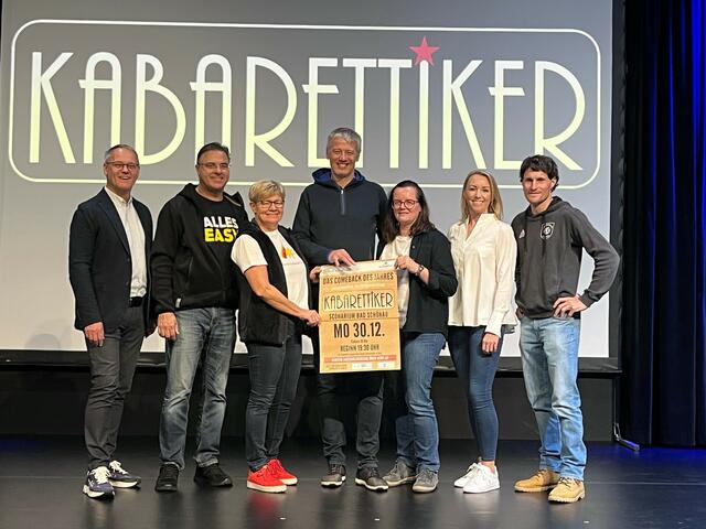 Bgm. Feri Schwarz, Martin Zarazik – easy drivers, Petra Weber – Verein Lebenslicht, Ronald Reisenbauer, Beate Höfer – Verein Lebenslicht, Karina Panzenböck – Optik Oase und Roman Höllwieser. | Foto: Sonja Dopler