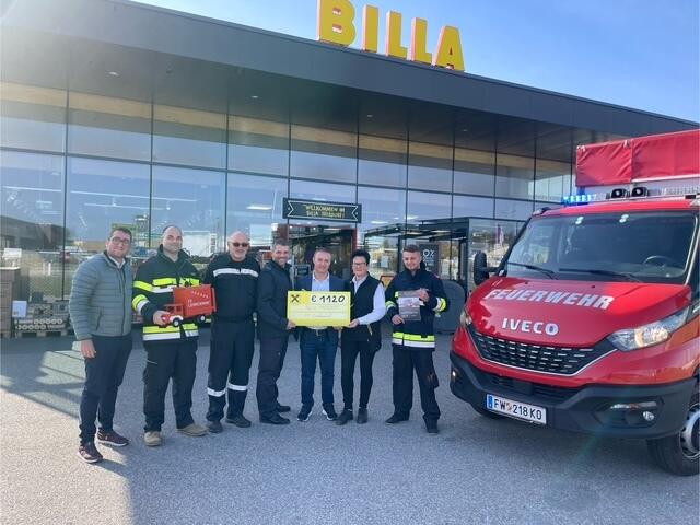 Erich Scheichl, Markus Winisch, Franz Winisch, Stefan Kurz, Billa Vertriebsmanager Ergul Mustafoski, Billa Marktmanagerin Veronika Winisch und Marvin Holzer (v.l.). | Foto: Gemeinde Leobendorf