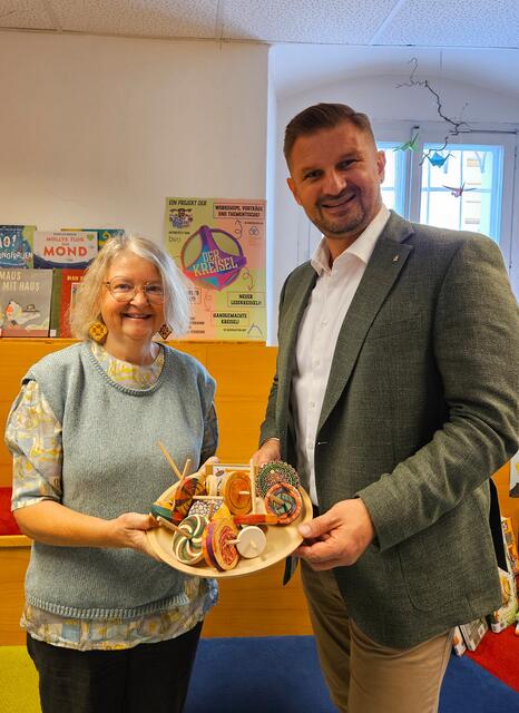 Leonore Geißelbrecht mit Bürgermeister Christian Penn. | Foto: Stadtgemeinde Eferding