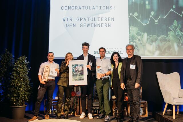 Jurymitglied Sascha Thöny, Award-Initiatorin Martina Kruber, David Rott, Jurymitglied Stefan Bauer, Jurymitglied Christine Wahlmüller-Schiller und Jurymitglied Werner Aumayr (v. l.). | Foto: LSZ / Jenia Symonds