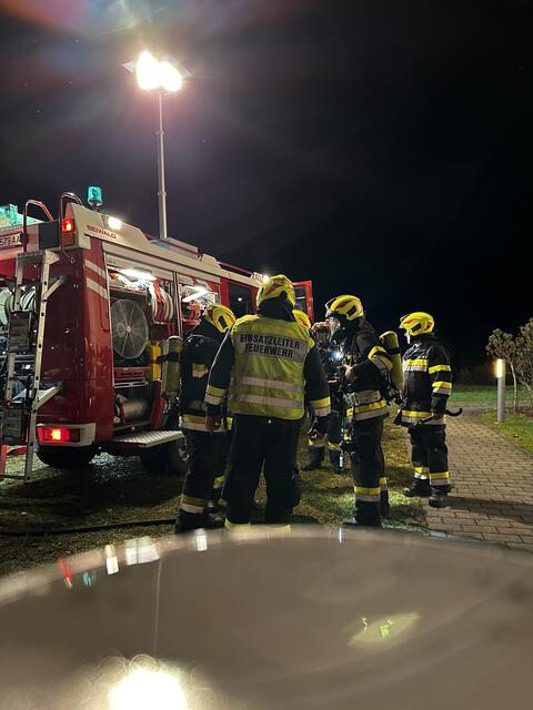 Kürzlich fand im LKH Bad Aussee eine großangelegte Feuerwehrübung statt, an der die Feuerwehren aus Reitern, Bad Aussee und Straßen mit insgesamt rund 30 Einsatzkräften beteiligt waren.  | Foto: Feuerwehr Bad Aussee