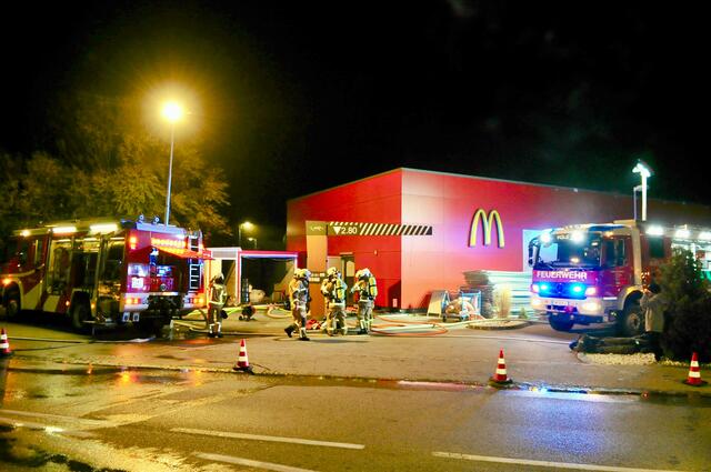 Feuerwehrübungseinsatz im abbruchreifen alten Gebäude. | Foto: Hassl