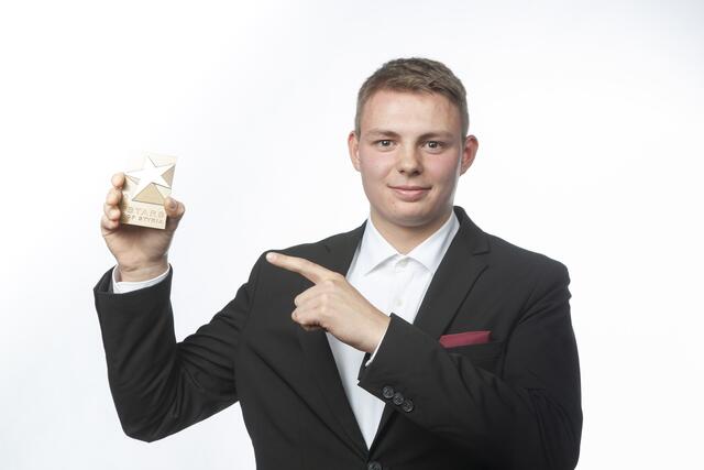 Ein Meister seines Fachs und Jungunternehmer: Tischlermeister Mathias Helmut Rihsle. | Foto: Foto Fischer