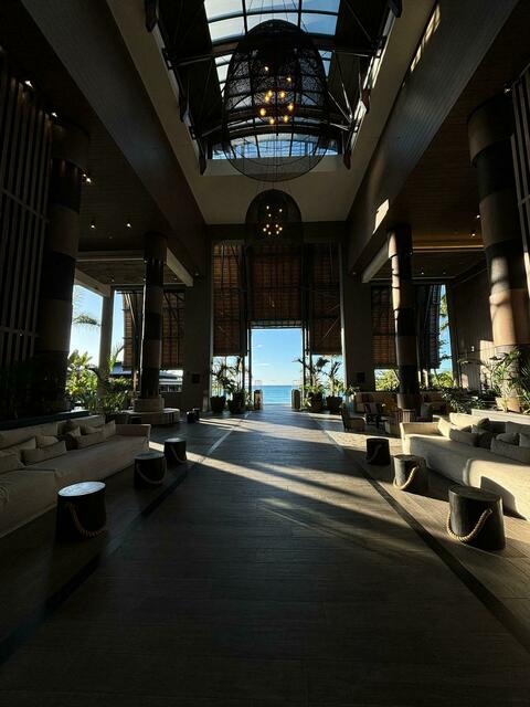 Der Eingangsbereich in dem Hotel auf Mauritius, in dem die Studentin ein Praktikum absolviert hat.  | Foto: privat